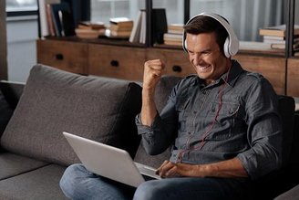 Ter um notebook com uma boa placa de vídeo ajuda tanto no processamento de games quanto em tarefas de trabalho. (GettyImages/Reprodução)