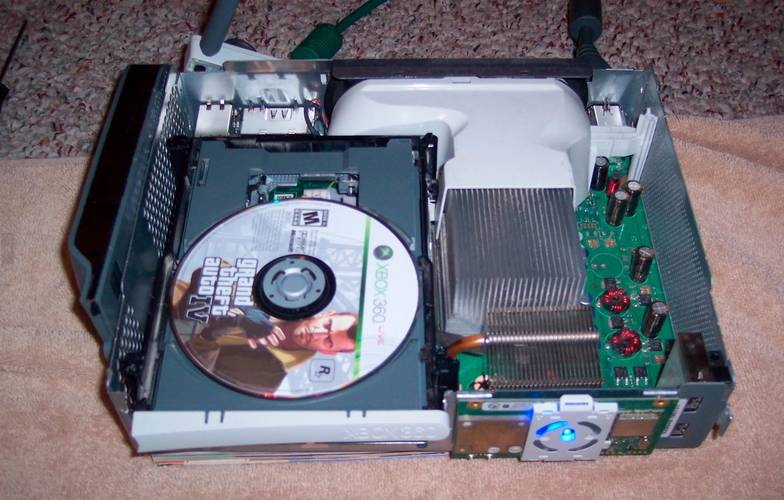 Fazer o procedimento de desbloqueio do Xbox 360 sozinho é uma tarefa um tanto complexa