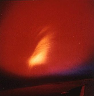 Fotografia da chuva radioativa da Starfish Prime feita em um avião.