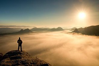 Que tal morar em cima de um morro para ter mais tempo? Na prática, essa diferença é irrelevante.