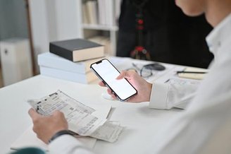 Uma das opções do iPhone é a possibilidade de escanear documentos. (Fonte: GettyImages/Reprodução)