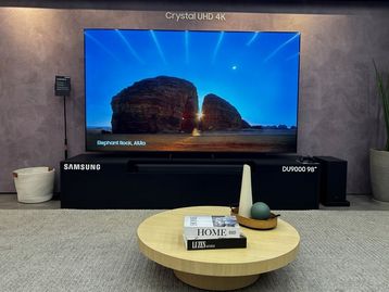 Samsung lança no Brasil sua TV 4K de 98 polegadas; veja o valor