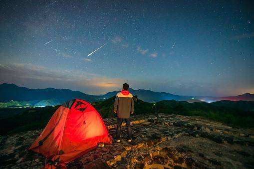 A observação das Perseidas é melhor em lugares altos e distantes dos centros urbanos.
