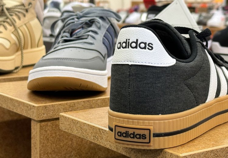 Tênis adidas em promoção na netshoes shops