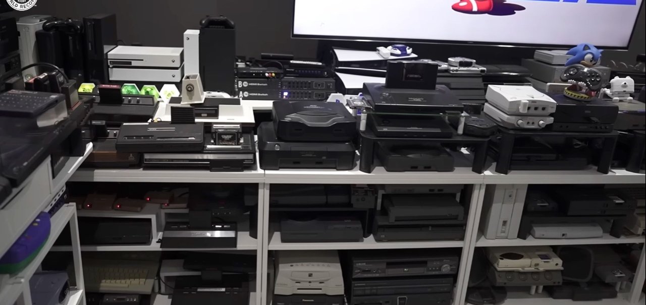 Jogador liga 444 consoles em uma TV para entrar no Livro dos Recordes