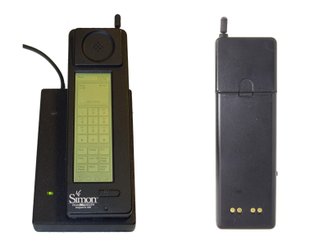 O IBM Simon de frente e verso.