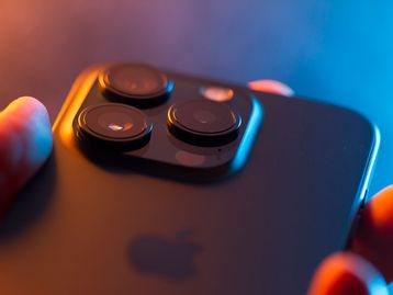 Premier League vai usar iPhones para detectar se o jogador está impedido