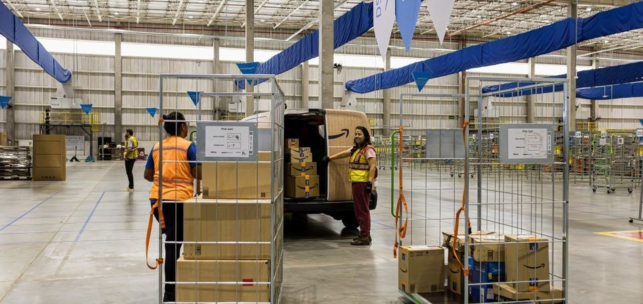 Amazon chega a 100 polos logísticos no Brasil e agora entrega até de barco na Amazônia