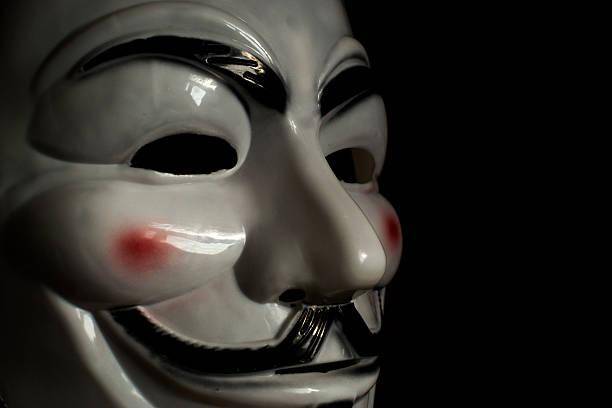 A máscara de Guy Fawkes usada pelo Anonymous.