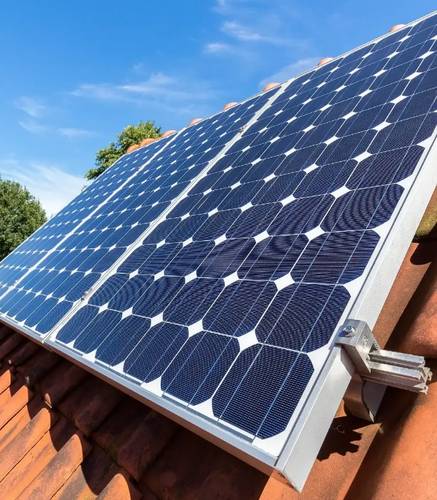 Paineis solares da marca.