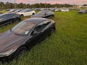 Cemitério de Tesla: fotos mostram carros "abandonados" em terreno nos EUA