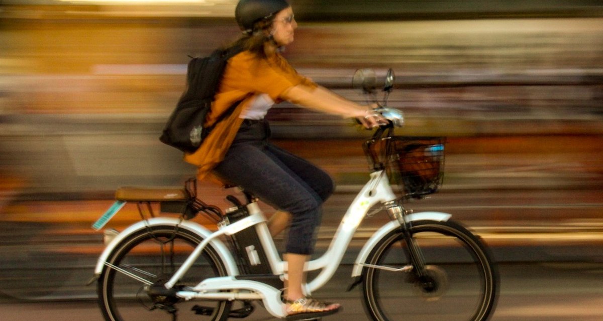 A bicicleta elétrica como solução para o caos urbano