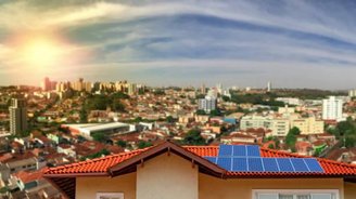 Brasil ultrapassou a marca de 2 milhões de residências com energia solar em abril 2024.