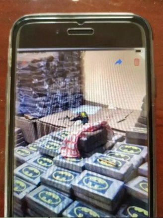 Os criminosos compartilhavam imagens de drogas e armas pelo app. (Imagem: Departamento de Justiça dos EUA/Divulgação)