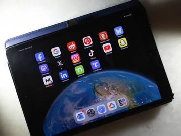 Apple vai liberar a desinstalação de apps nativos do iOS na União Europeia