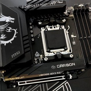 Imagem de Placa-mãe da MSI tem conector de energia extra para as RTX 50