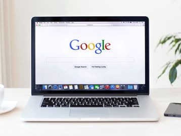 Golpistas usam a busca do Google para exibir números de atendimento falsos