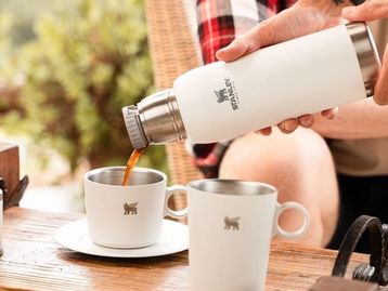 Garrafa Staley para o frio: 4 itens para manter bebidas quentes por até 36h