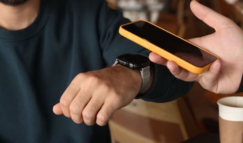 Smartwatch com NFC: como funciona o pagamento por aproximação no relógio?