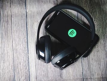 Lembra do MSN? Instagram permitirá exibição da música que você está ouvindo no Spotify