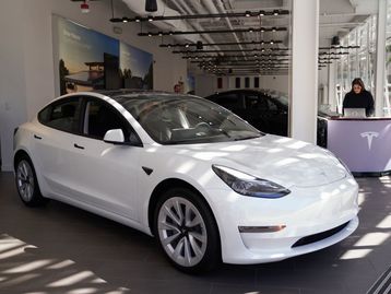 Tesla apaga texto que prometia que todos os seus carros seriam 100% autônomos