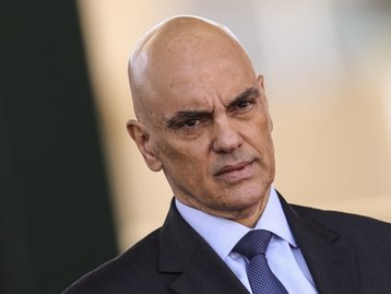 Alexandre de Moraes volta atrás e VPNs continuam nas lojas; uso para o X segue vetado