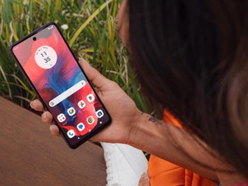 Celular Motorola com 128GB e câmera de 50 MP por apenas R$ 640 no Mercado Livre; confira