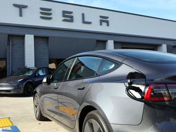Polícia dos EUA está guinchando Teslas estacionados; veja o motivo