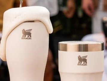 Oportunidade: 30% OFF nos copos Stanley da linha Happy Hour