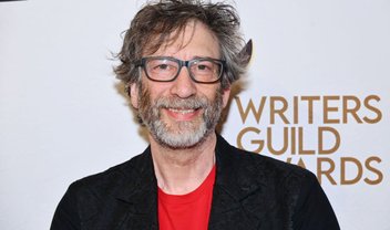 Após acusações de assédio, filme de Neil Gaiman é pausado pela Disney; entenda o caso