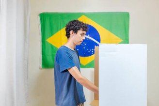 Várias situações podem causar a suspensão do título eleitoral. (Fonte: GettyImages / Reprodução)