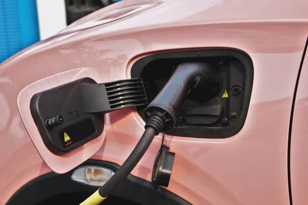 Tendência na indústria é de maior adoção de modelos híbridos ou elétricos.