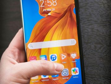 Huawei Mate XT, celular com 'dobra dupla', já acumula 2,7 milhões de pedidos