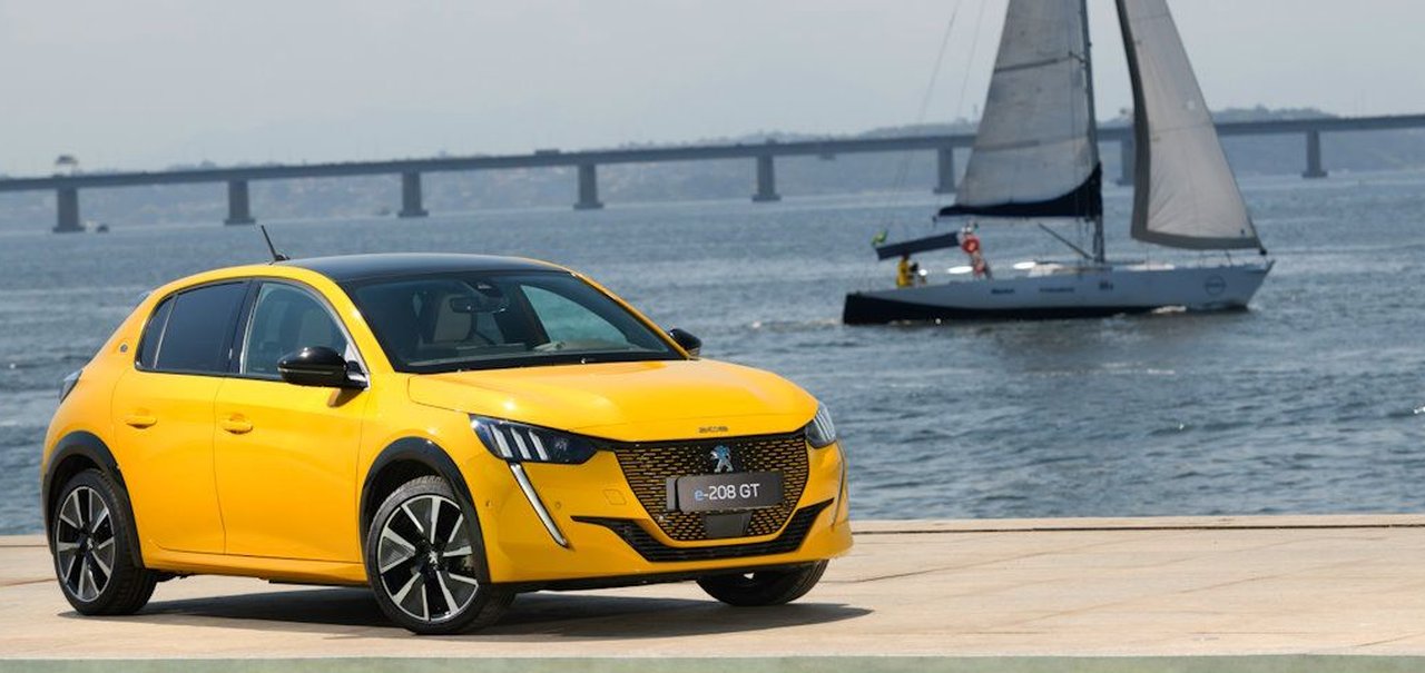 Oficial: Peugeot deixa de comercializar o hatch elétrico e-208 no Brasil