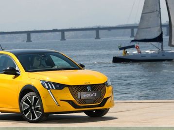 Oficial: Peugeot deixa de comercializar o hatch elétrico e-208 no Brasil