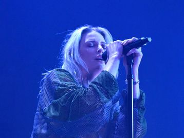 Linkin Park: Entenda polêmica envolvendo nova cantora da banda e estrela de Hollywood