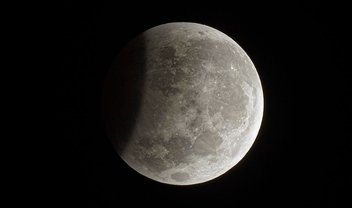 Um balé no céu: o eclipse parcial da Superlua!