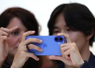 The iPhone 16's build remains the same, but it has more vibrant colors than the previous generation.