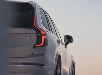 Mudanças foram mais sutis nas laterais e traseira do XC90.