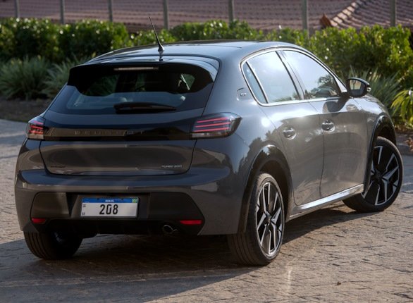 Nova versão GT traz os mesmos elementos estéticos do finado e.208 GT.
