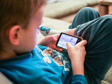 Brasileiros não acreditam que empresas protegem crianças e adolescentes na internet