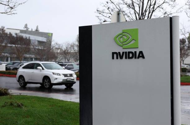 Nvidia considera expandir fabricação de chips para outras empresas além da TSMC.