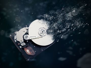 Microsoft usa robôs com IA para desmontar e destruir HDs de data centers