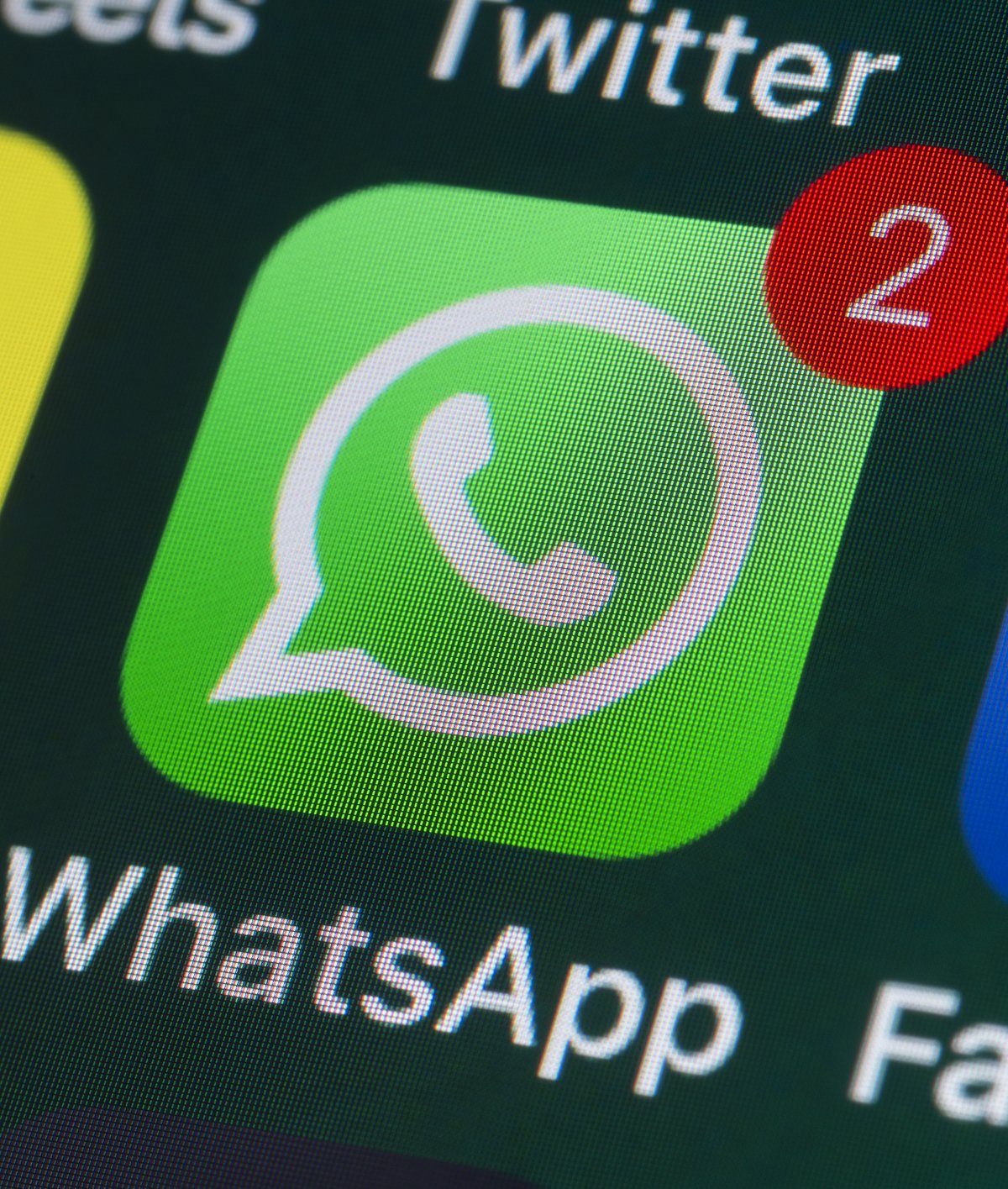 Comunidades do WhatsApp ganham mais recursos e até transferência de poder