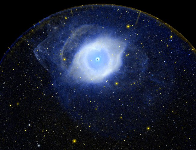 A Nebulosa Helix (NGC 7293) é um dos exemplares de nebulosas do tipo planetária.