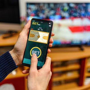Imagem de Governo notifica marcas de celulares por apps de apostas pré-instalados