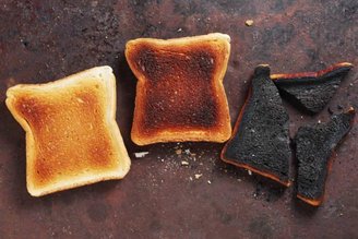 Em altas temperaturas, esses alimentos podem produzir acrilamida, considerado carcinogênico.