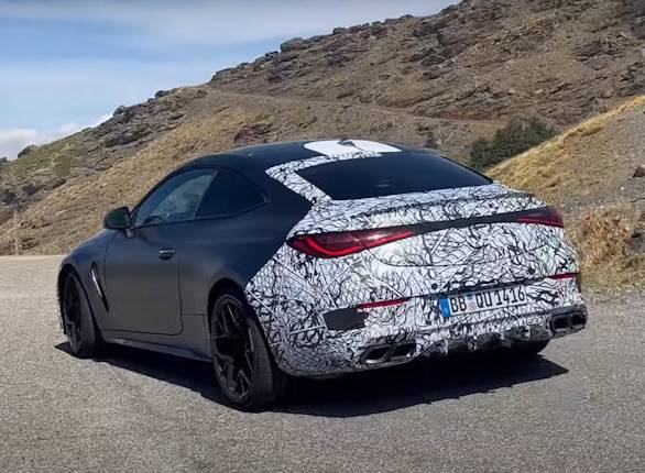 O AMG CLE 63 terá um kit de carroceria exclusivo, por isso circula camuflado.
