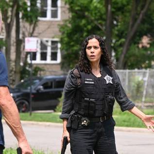 Imagem de Chicago PD: Temporada 12 apresenta Emily Martel e reviravolta mortal em primeiro episódio