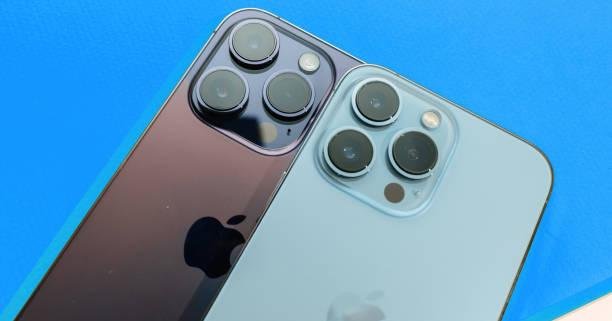 O esquema possibilitava trocar réplicas por iPhones legítimos na assistência técnica da Apple. (Imagem: Getty Images)